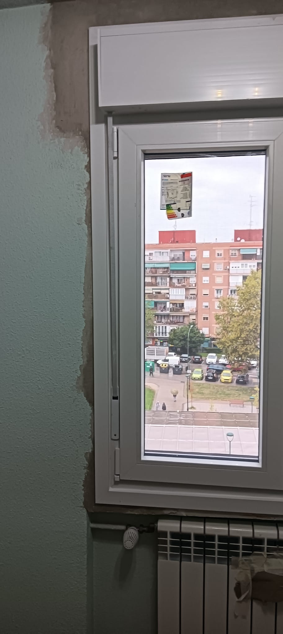 VENTANAS VIVIENDA CON EMBOCADURA DE CHAPA POR LA PARTE EXTERIOR